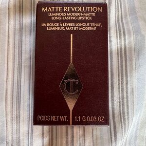 Charlotte Tilbury Matte Revolution Lipstick - mini Pillow Talk
